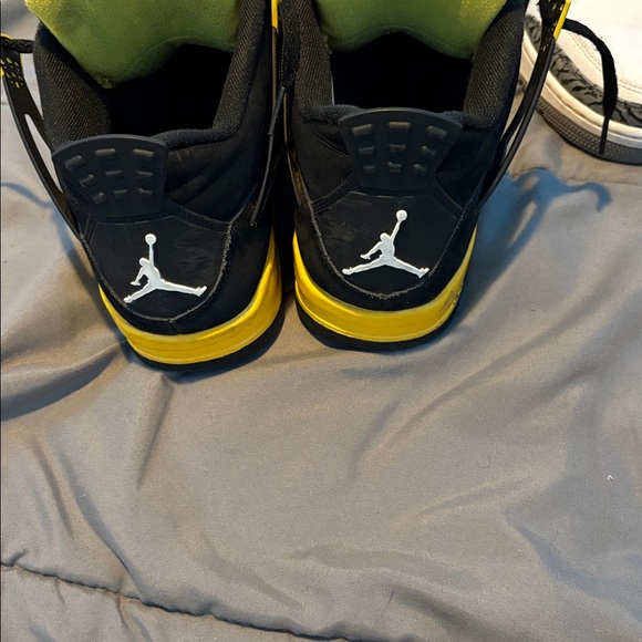 Jordan 4 thunders - Picture 4 of 4